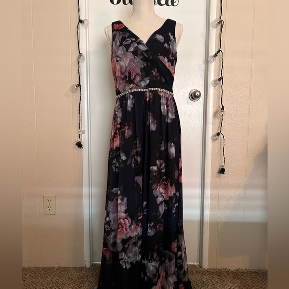 Never worn. SLNKY. Size 8. - Picture 2 of 4